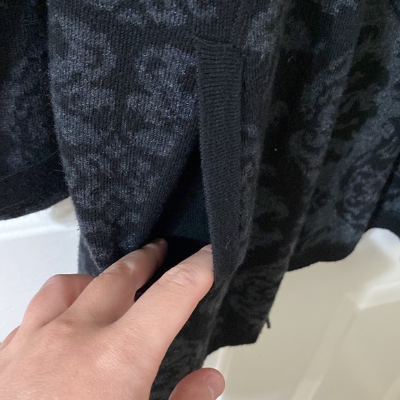 NWOT black and grey damask print zip up long sleeve sweater - Picture 2 of 7